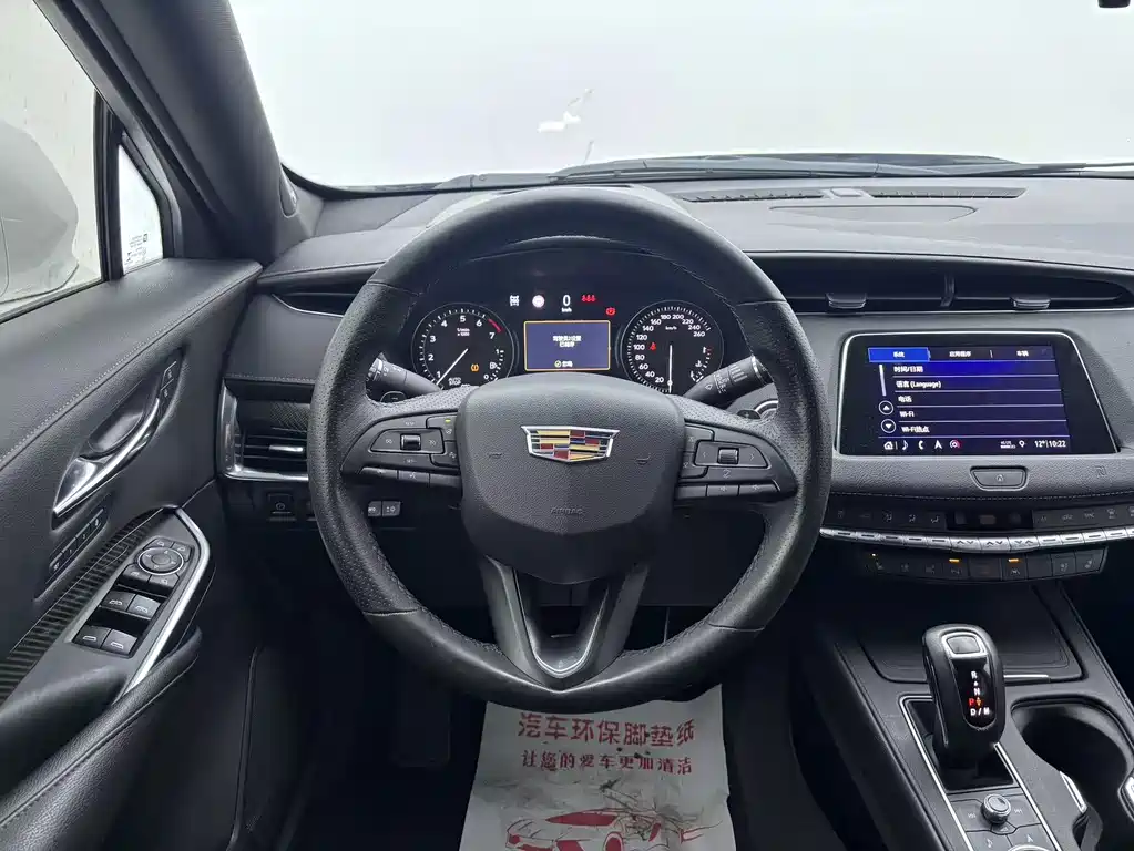 CADILLAC XT4