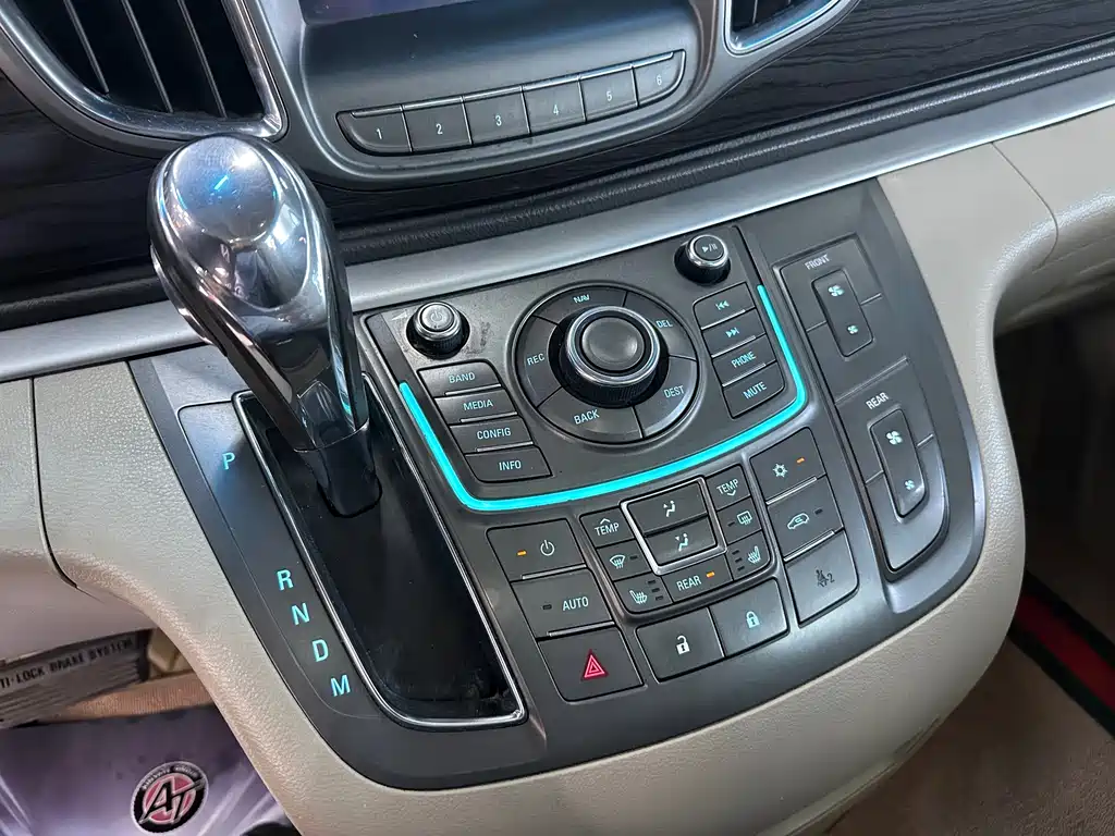 Buick GL8 2011 3.0L XT Luxury Flagship