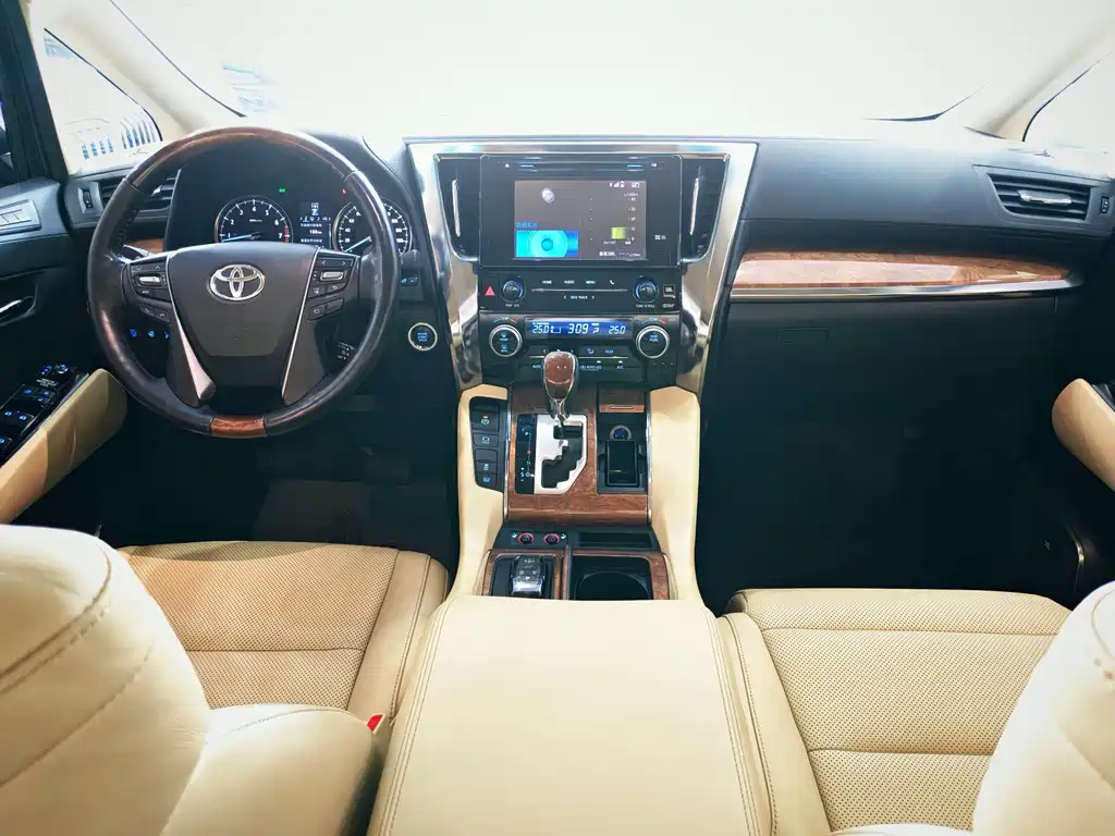 Toyota Alphard — миниатюра 4