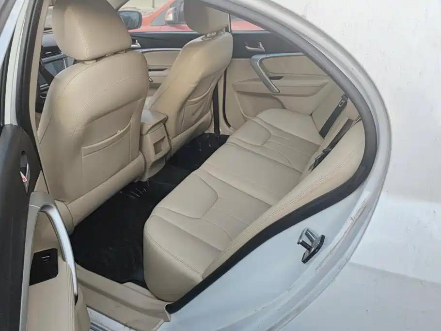 Geely Emgrand — миниатюра 11