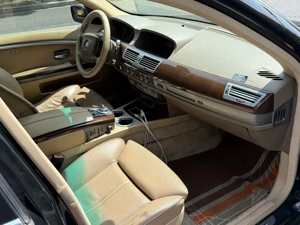 BMW 7 Series — миниатюра 16