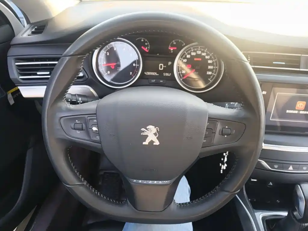 Peugeot 408 — миниатюра 11