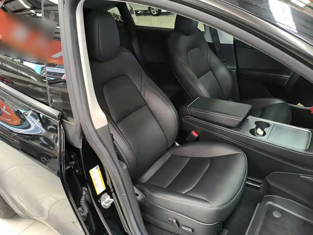 Tesla Model Y — миниатюра 25