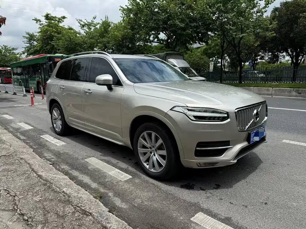 Volvo XC90 — миниатюра 3