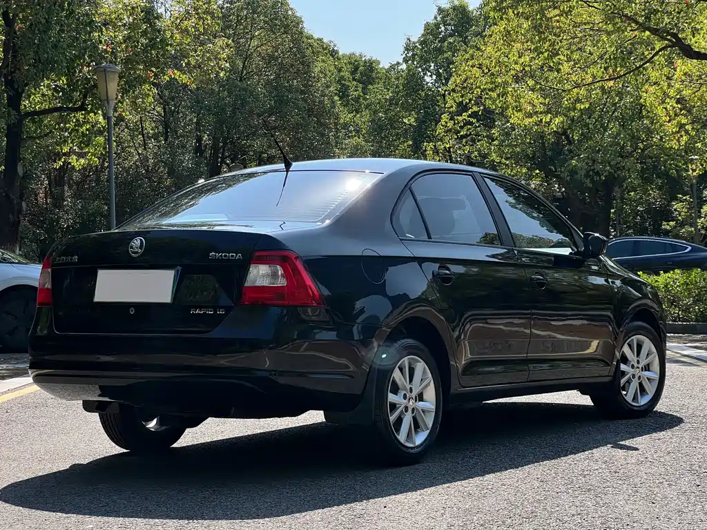 Skoda Rapid — миниатюра 6