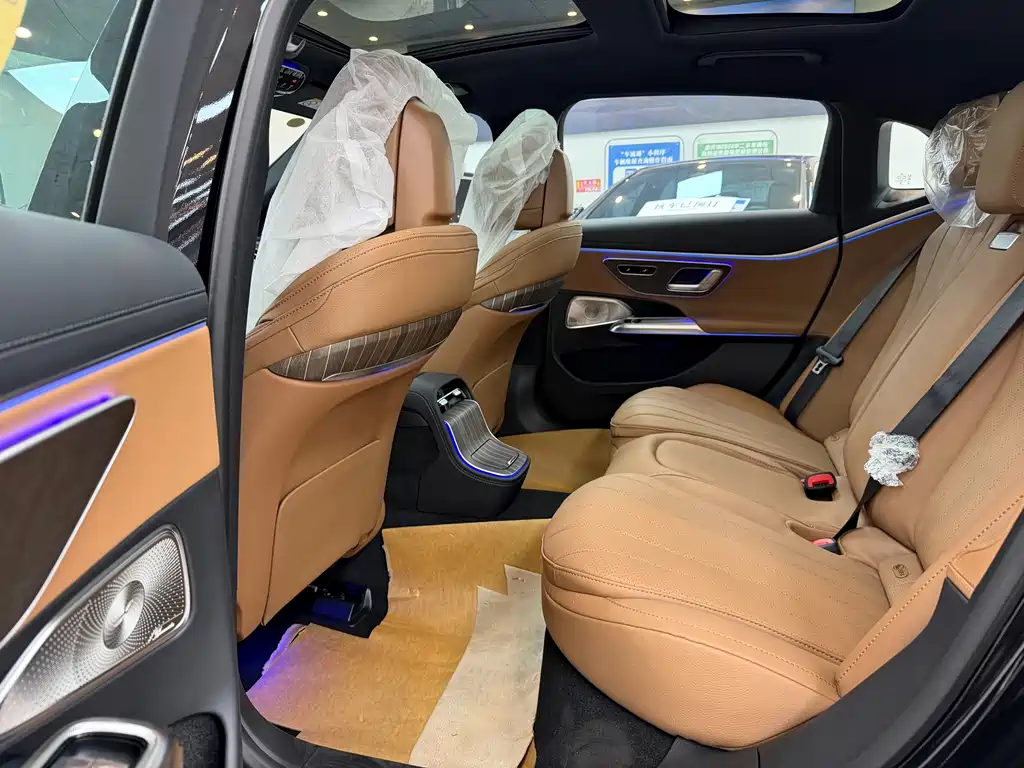 Mercedes-Benz E-Class — миниатюра 17