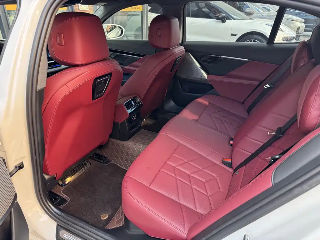 BMW 5 Series — миниатюра 9