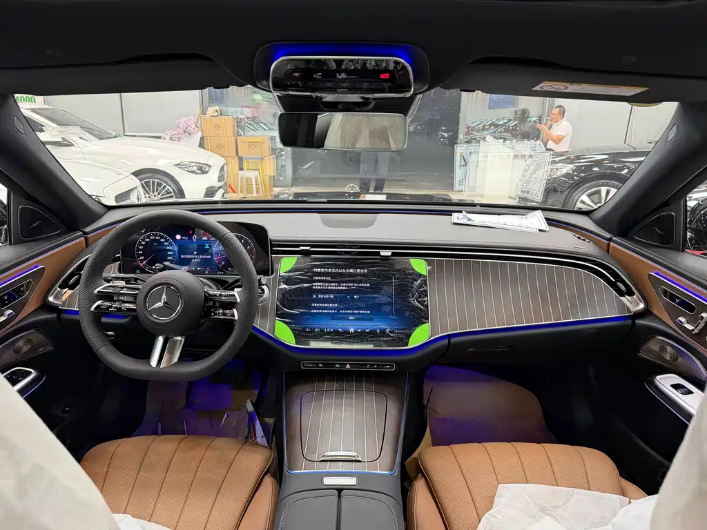 Mercedes-Benz E-Class — миниатюра 18