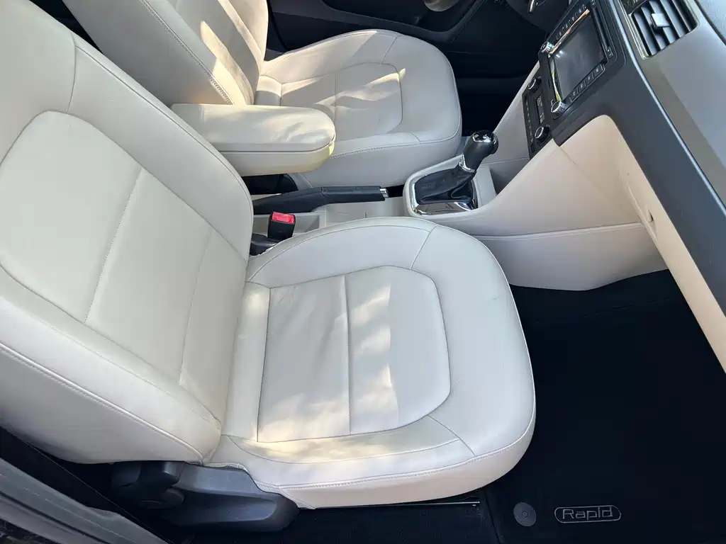 Skoda Rapid — миниатюра 20