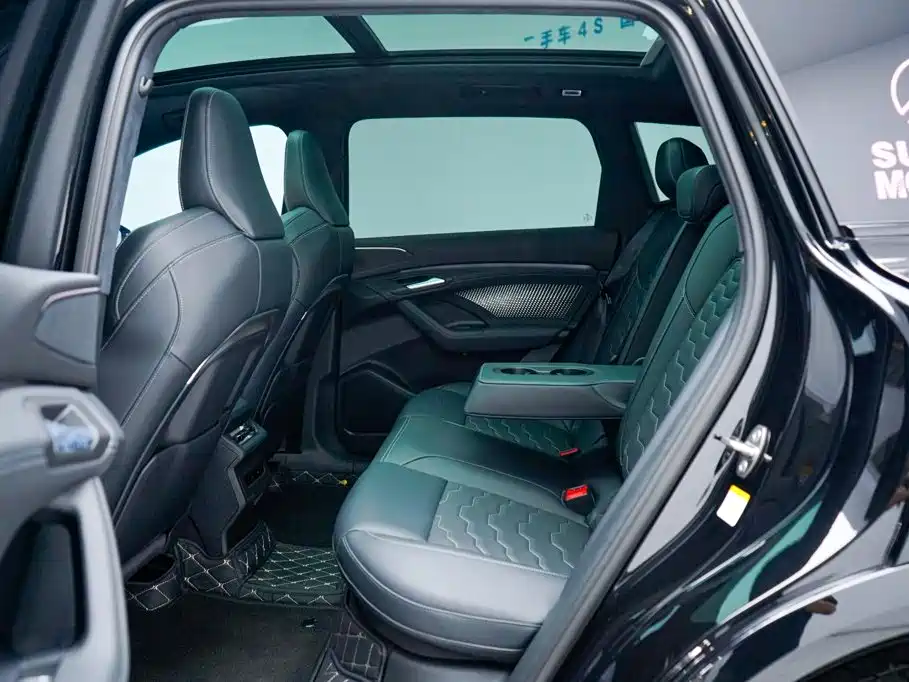 Audi Q6L e-tron