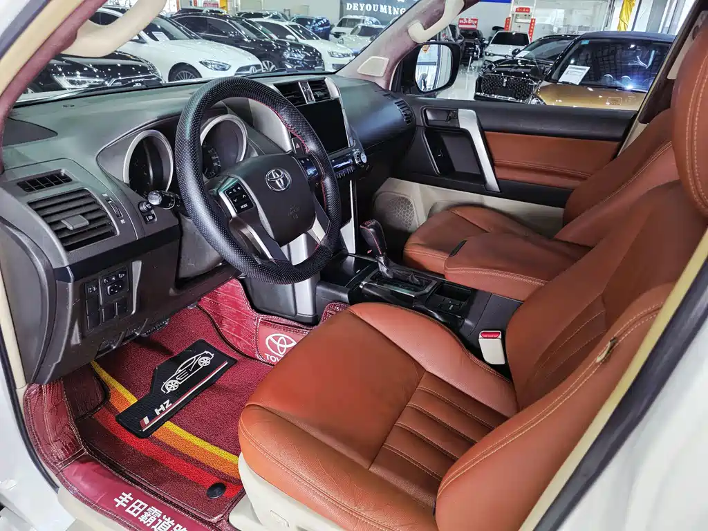 Toyota Land Cruiser Prado 2010 2.7L AT Luxury