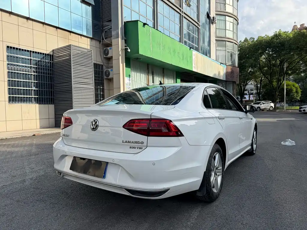 Volkswagen Lamando 2019 230TSI DSG V