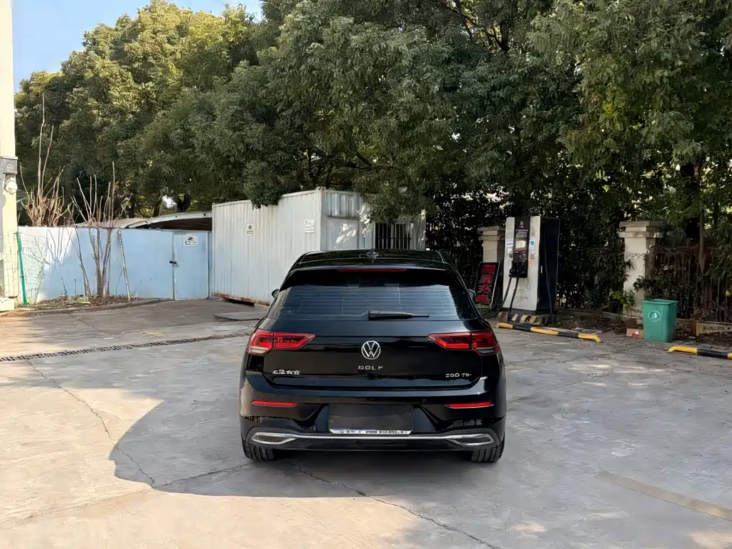 VOLKSWAGEN GOLF