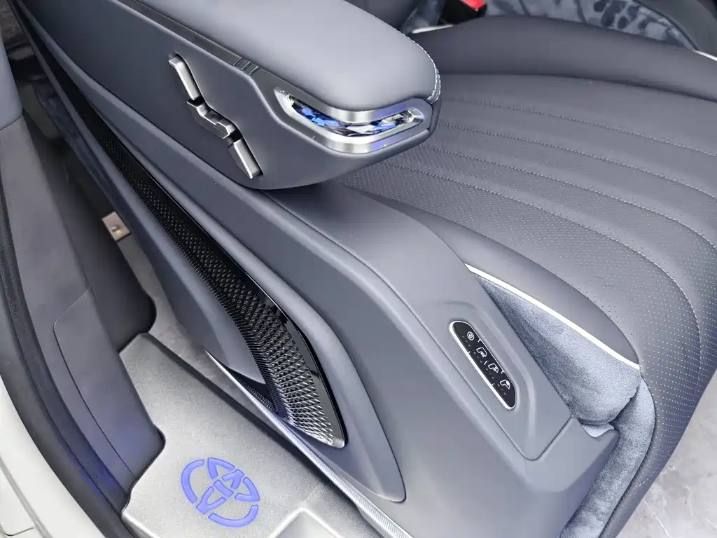 Toyota Sienna — миниатюра 12
