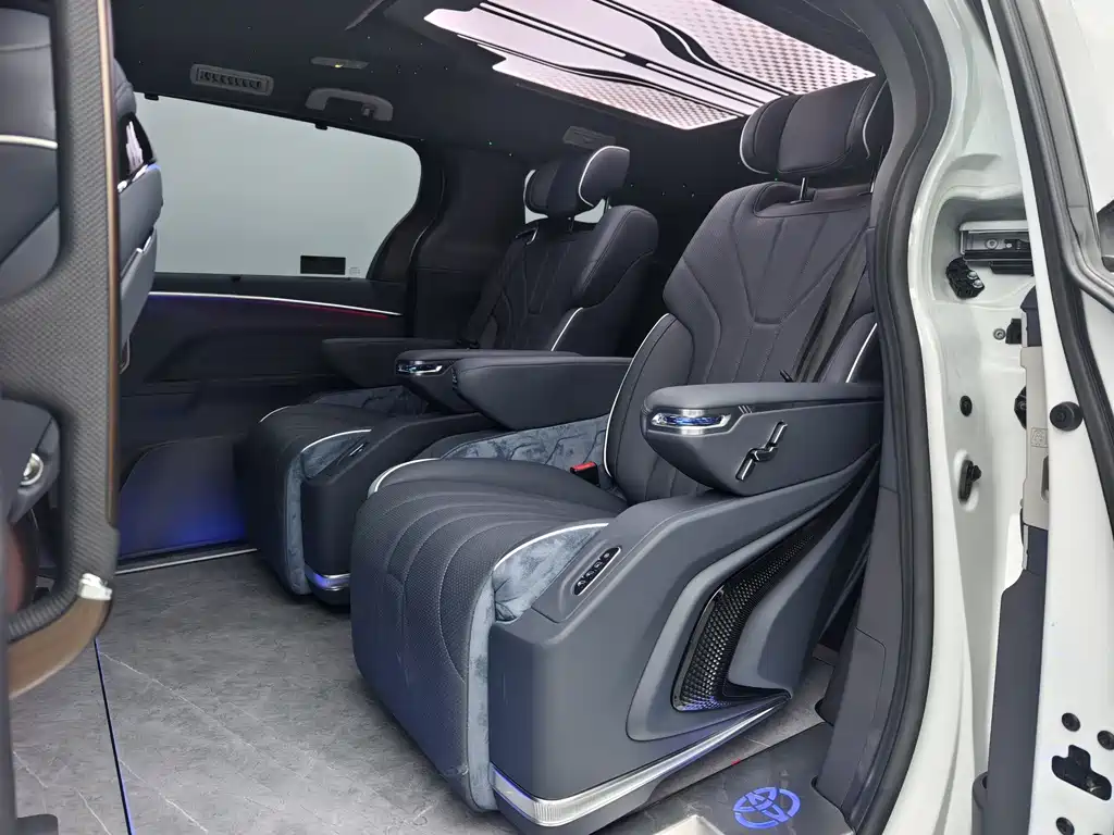 Toyota Sienna — миниатюра 11