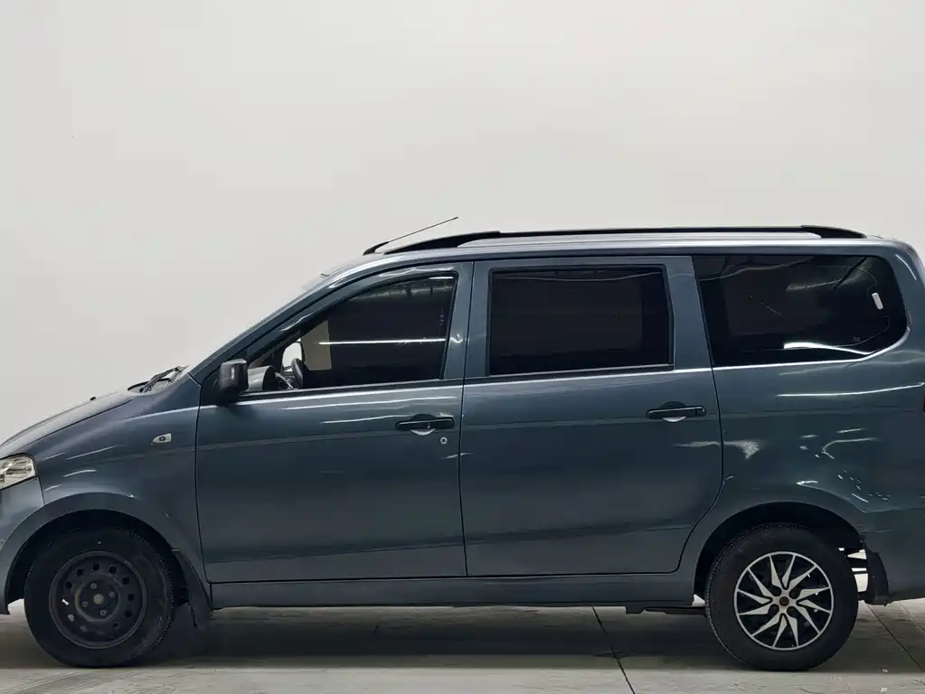 Wuling Hongguang — миниатюра 7