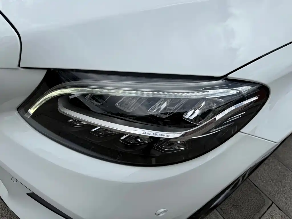 Mercedes-Benz C-Class — миниатюра 12