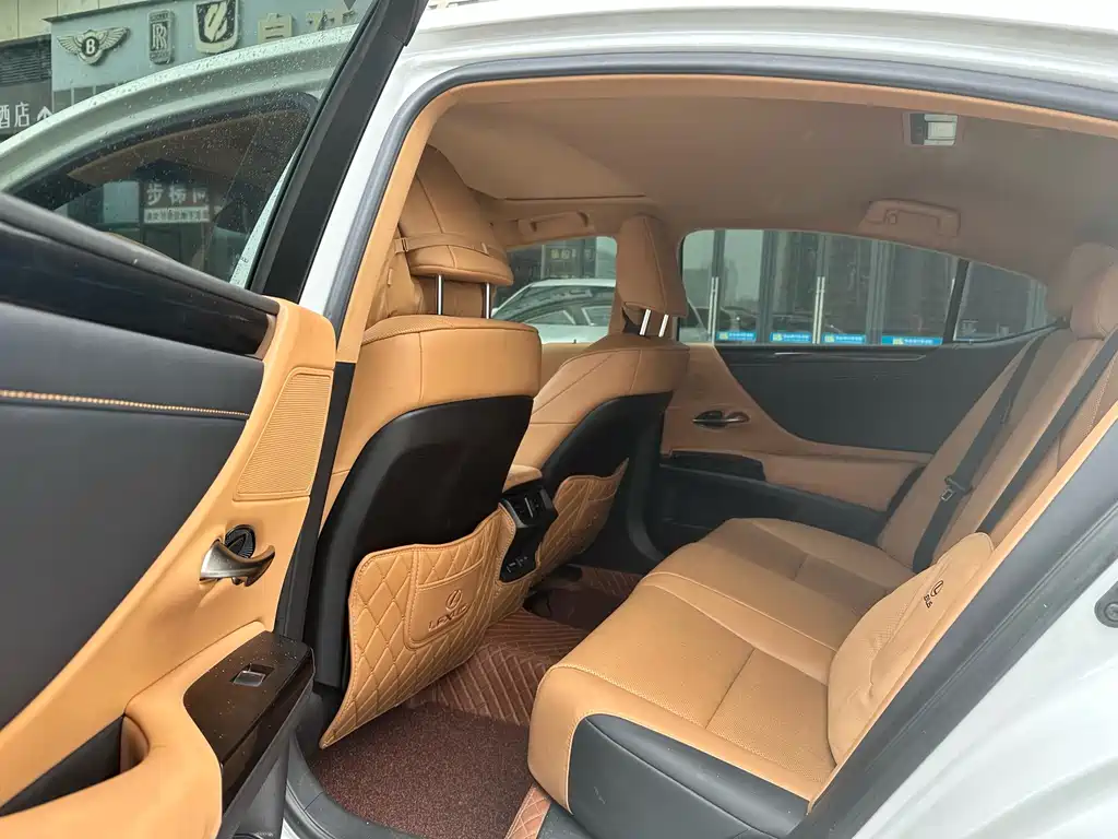 Lexus ES — миниатюра 7