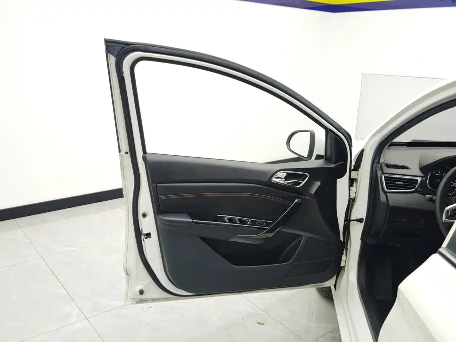 Baojun 310 — миниатюра 7