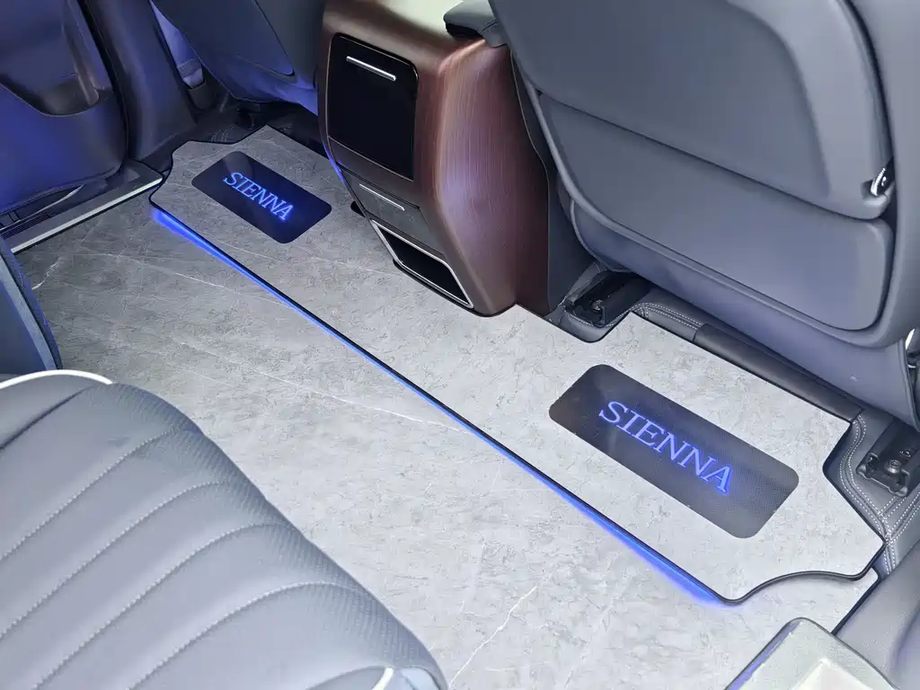 Toyota Sienna — миниатюра 10
