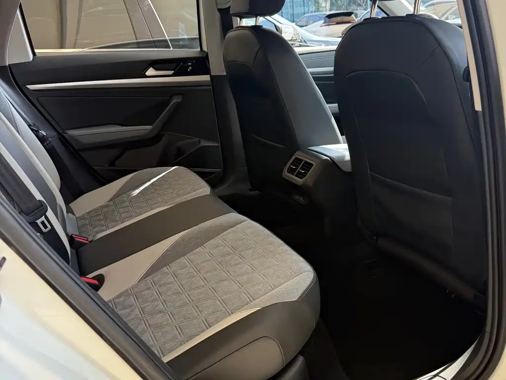 Volkswagen Lavida — миниатюра 5