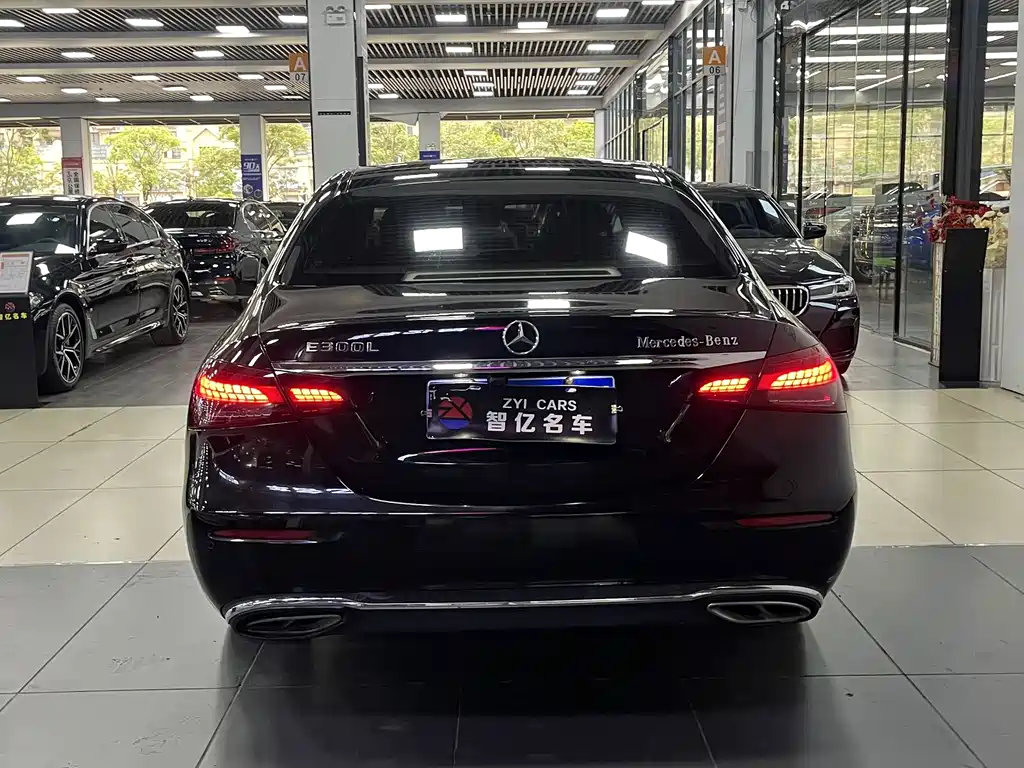 Mercedes-Benz E-Class — миниатюра 7