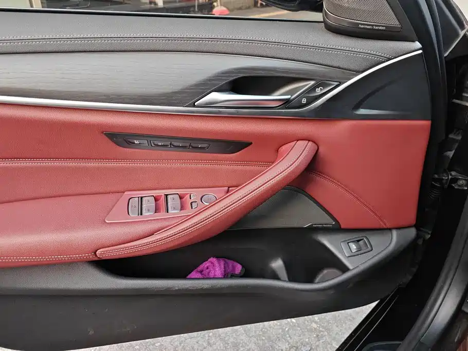 BMW 5 Series — миниатюра 7