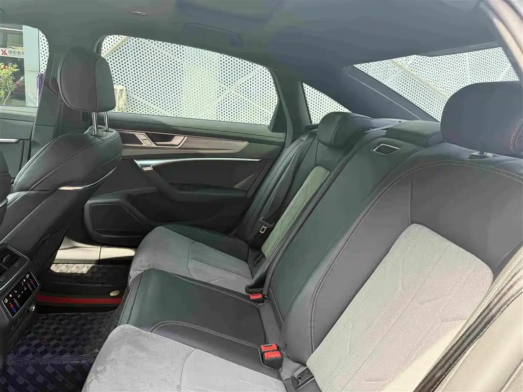 Audi A6L — миниатюра 10
