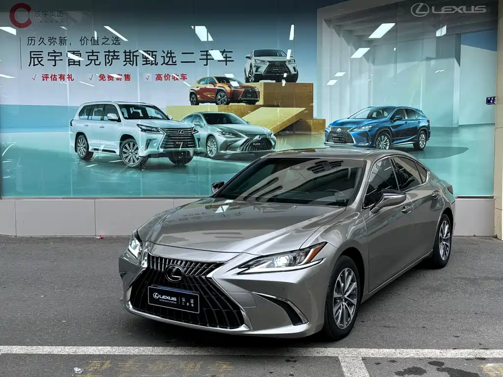 Lexus ES 2024