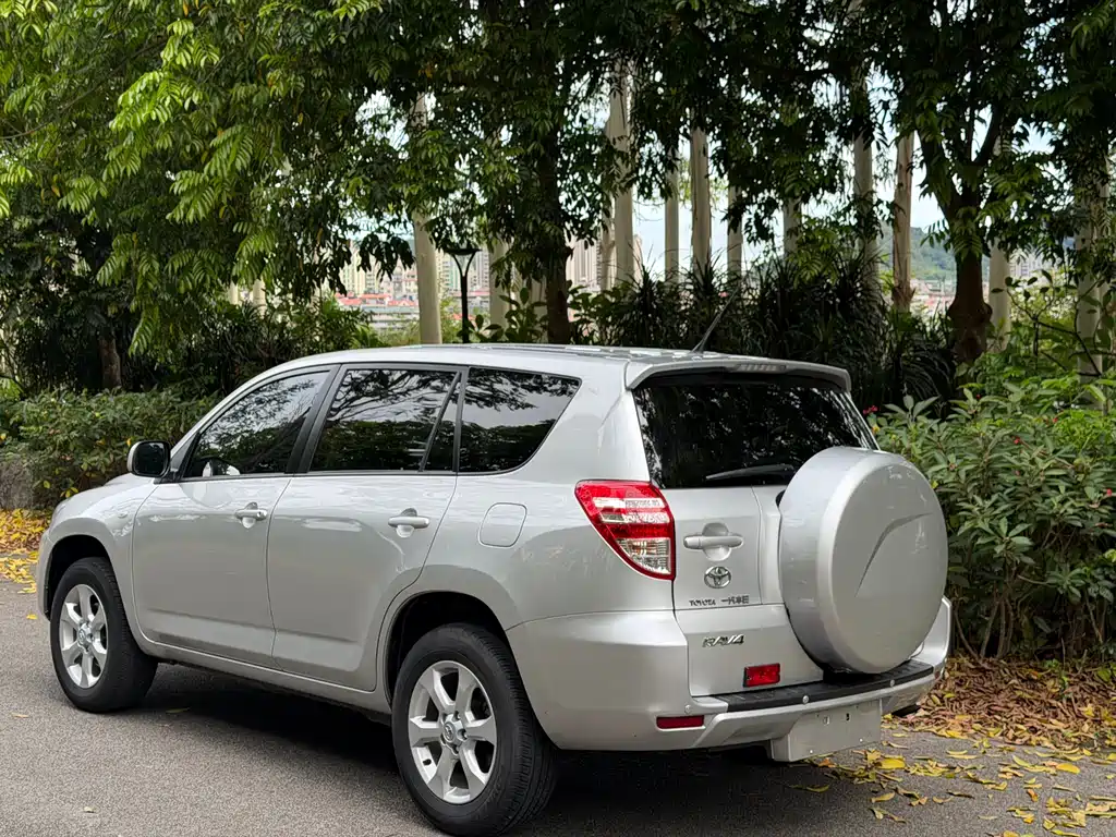 Toyota RAV4 2009 2.0L AT Luxury