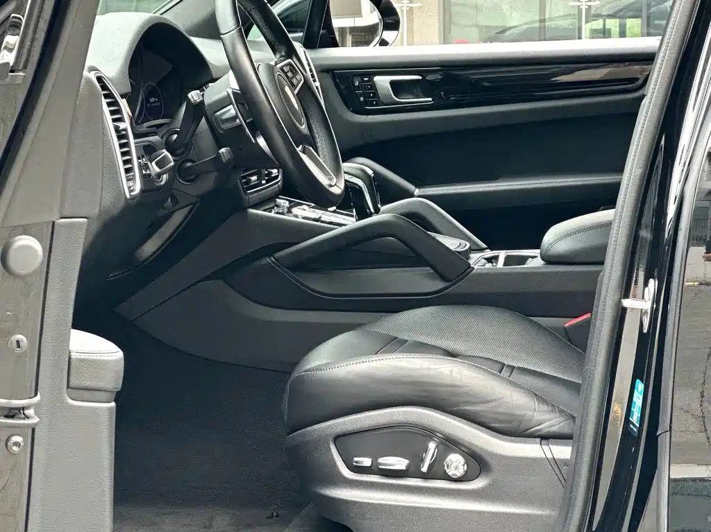Porsche Cayenne — миниатюра 4