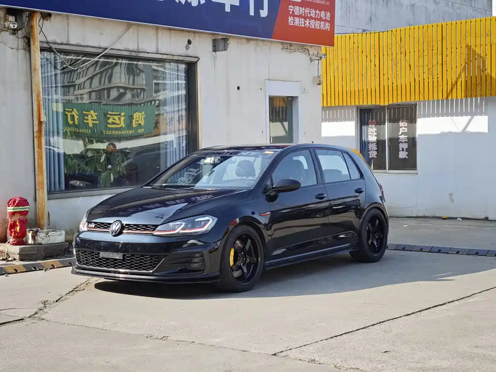 VOLKSWAGEN GOLF GTI