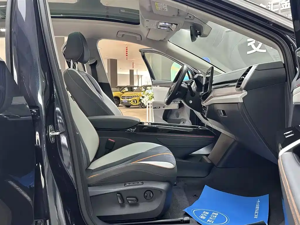 VOLKSWAGEN ID.6 CROZZ