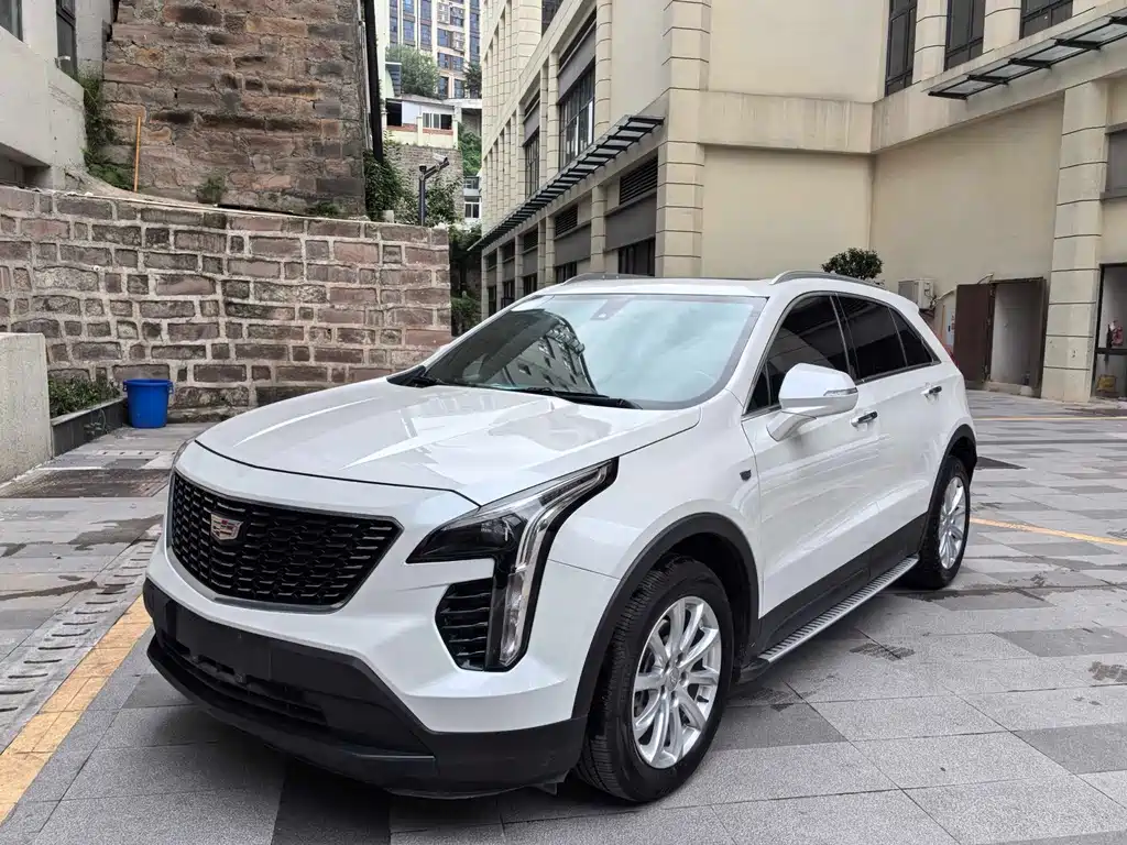 CADILLAC XT4