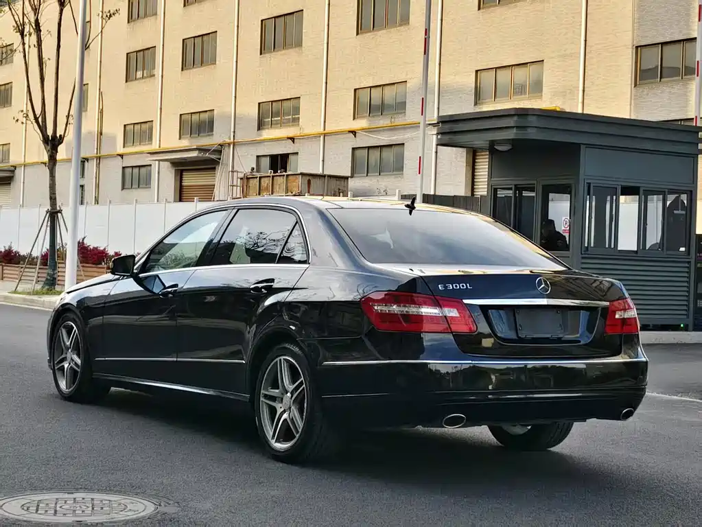 Mercedes-Benz E-Class — миниатюра 6