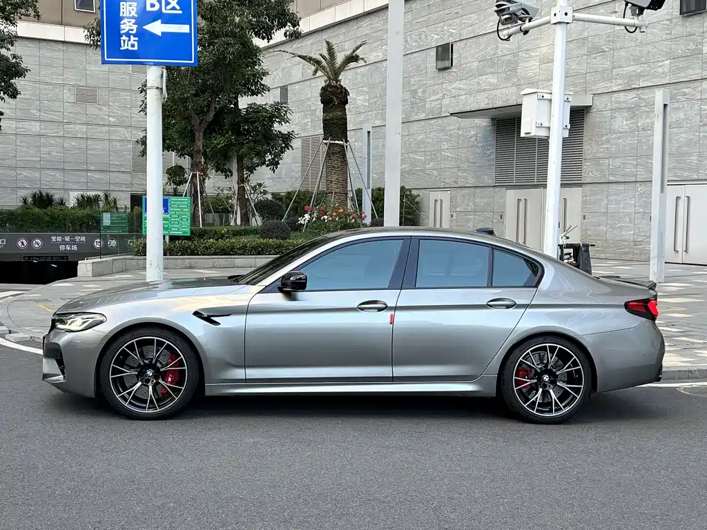 BMW M5