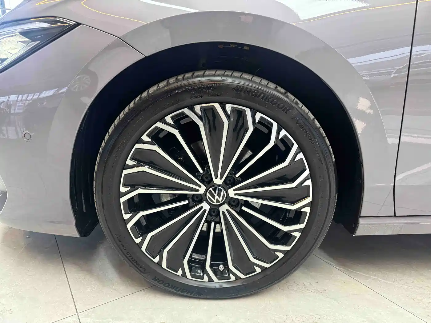 Volkswagen Passat id 4583724 из Китая 13