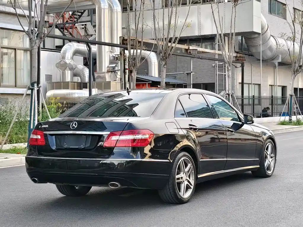 Mercedes-Benz E-Class — миниатюра 4
