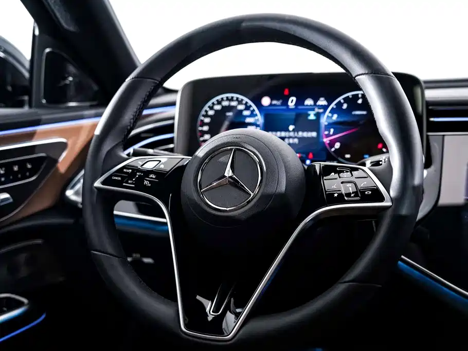 Mercedes-Benz E-Class — миниатюра 15