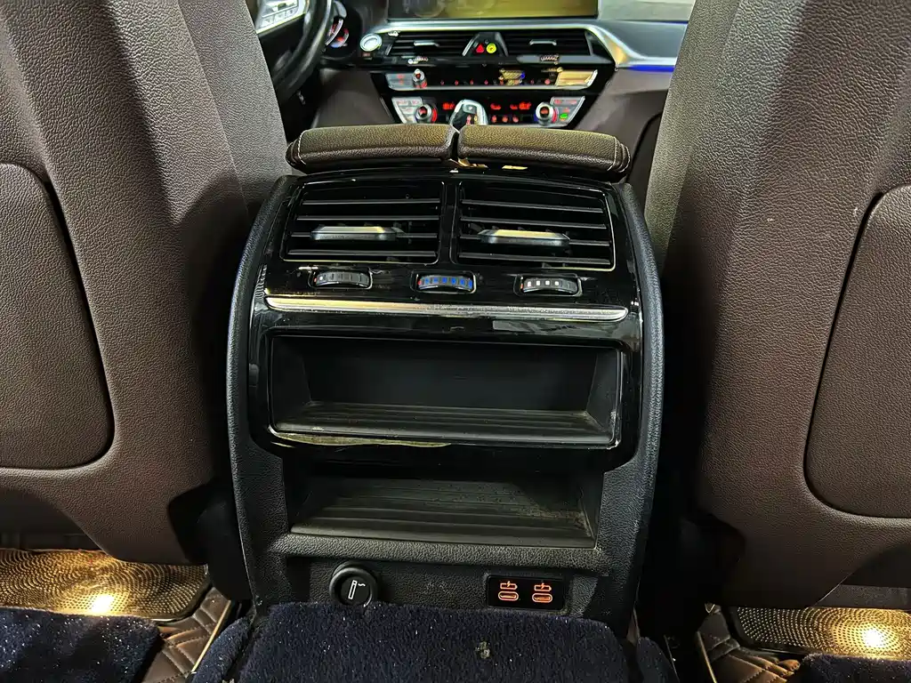BMW 5 Series — миниатюра 13