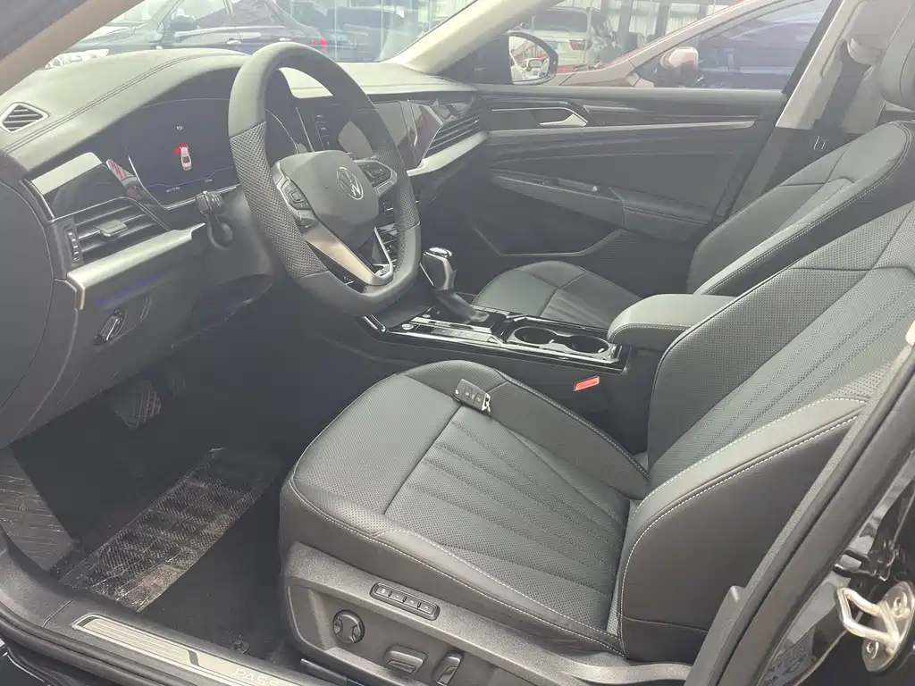 Volkswagen Passat 2025 380TSI