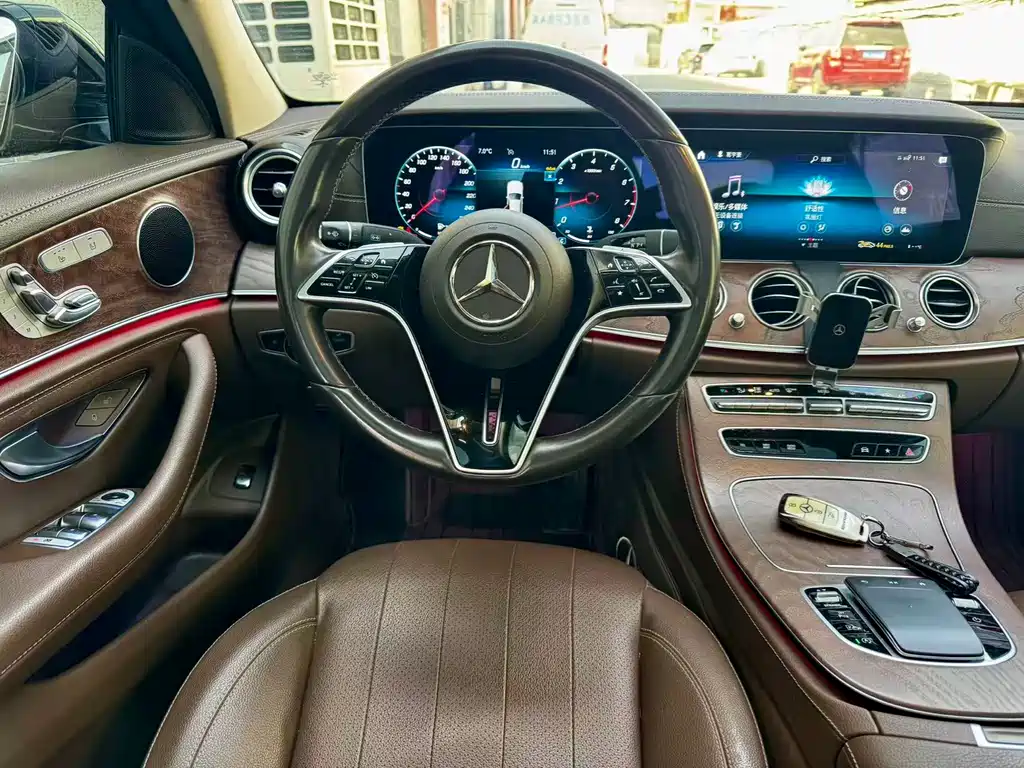 MERCEDES-BENZ E CLASS