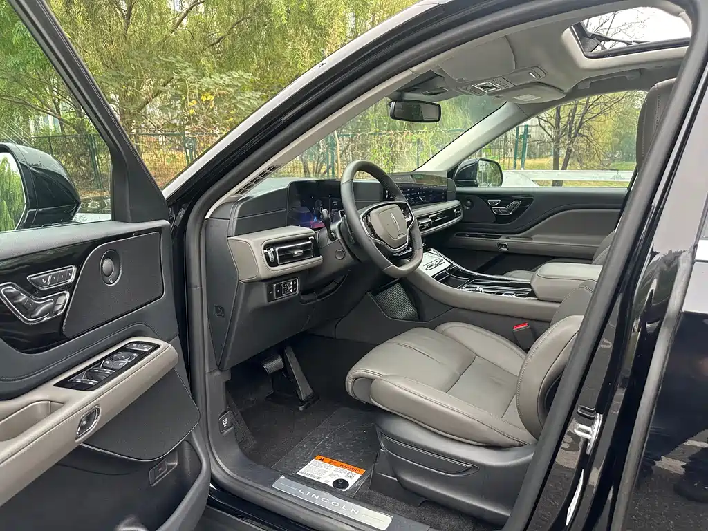 Lincoln Aviator — миниатюра 9