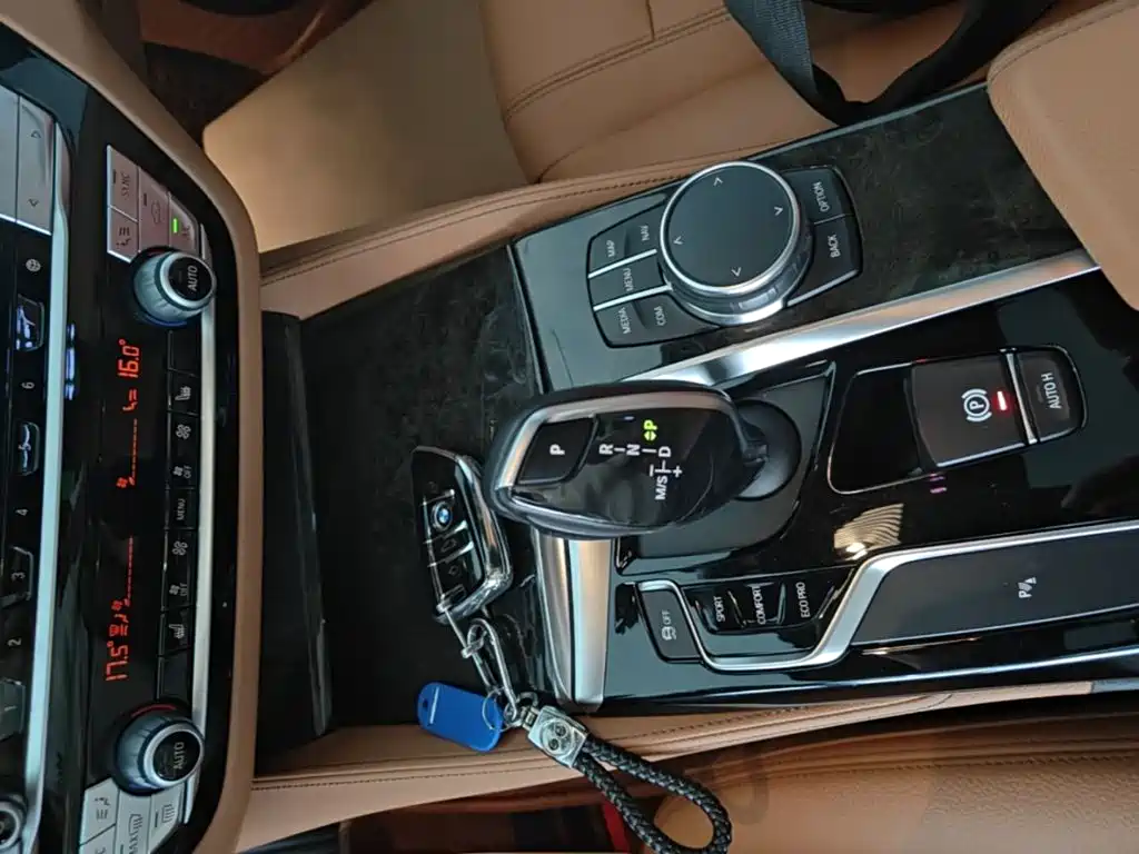 BMW 5 Series — миниатюра 14