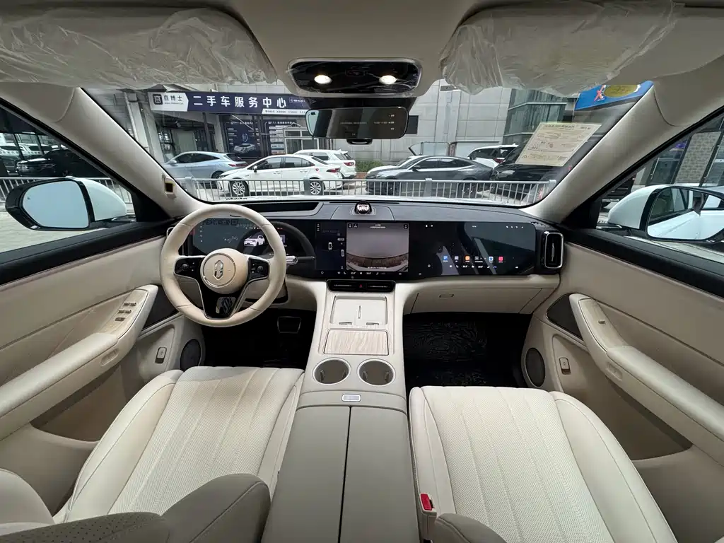 AITO ASK THE WORLD M8