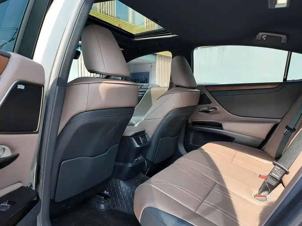 Lexus ES 2022 300h Premium