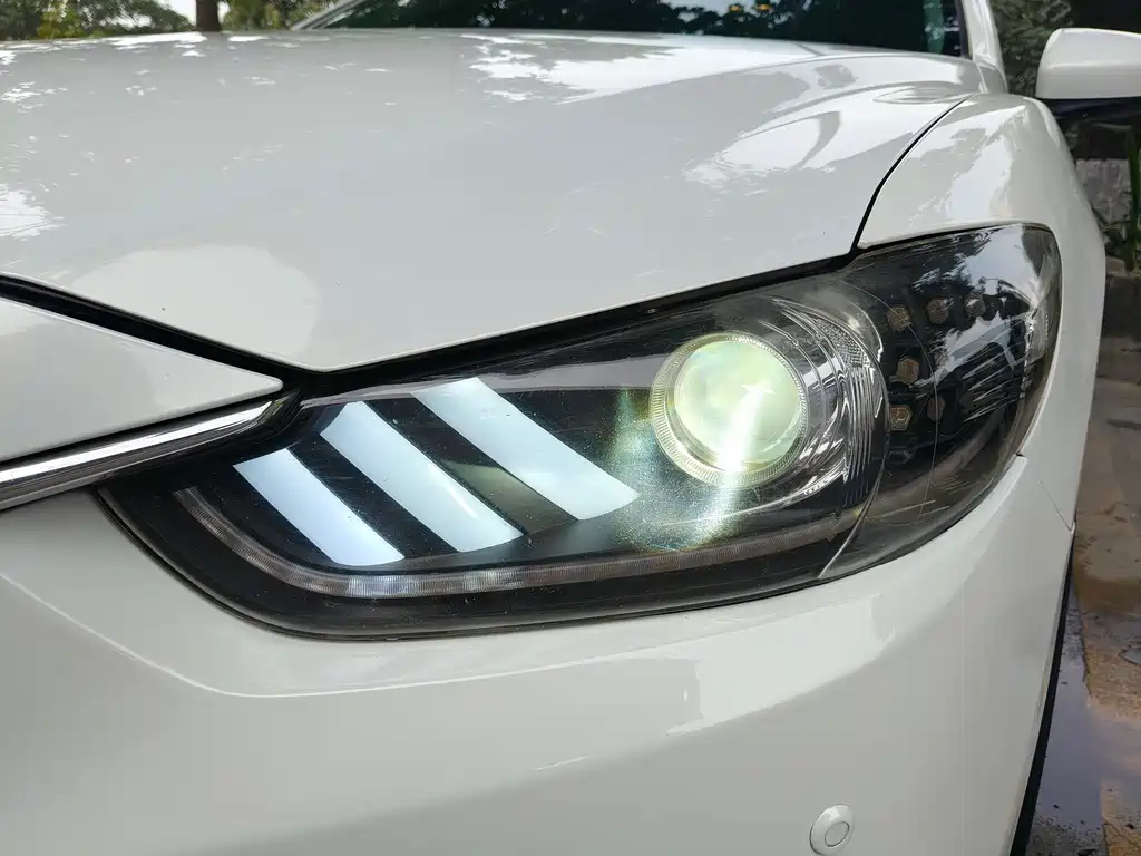 Mazda Atenza 2014 2.0L Luxury