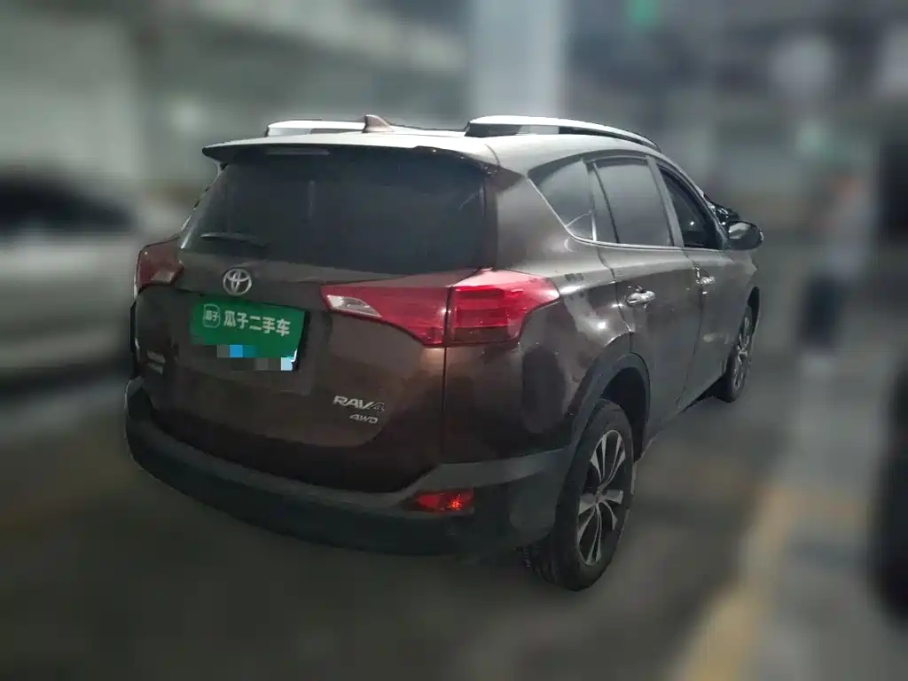 Toyota RAV4 — миниатюра 6