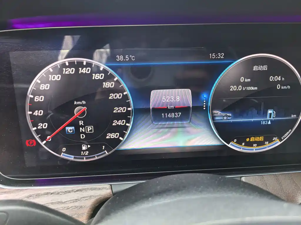 Mercedes-Benz E-Class — миниатюра 7