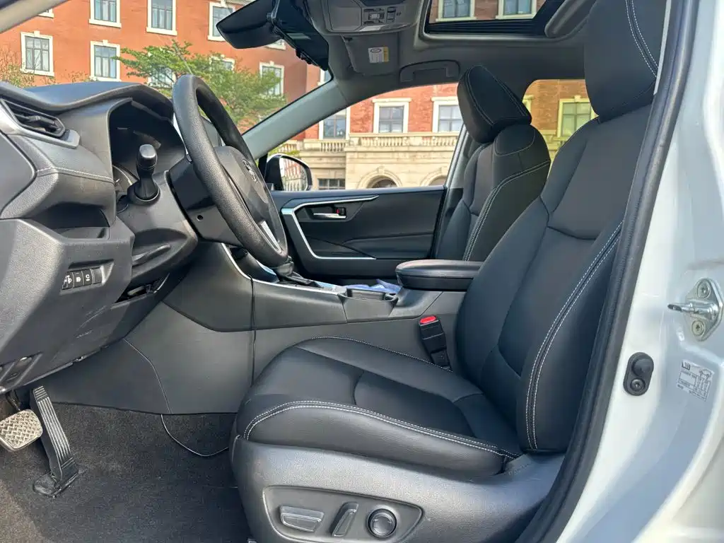 Toyota RAV4 — миниатюра 5